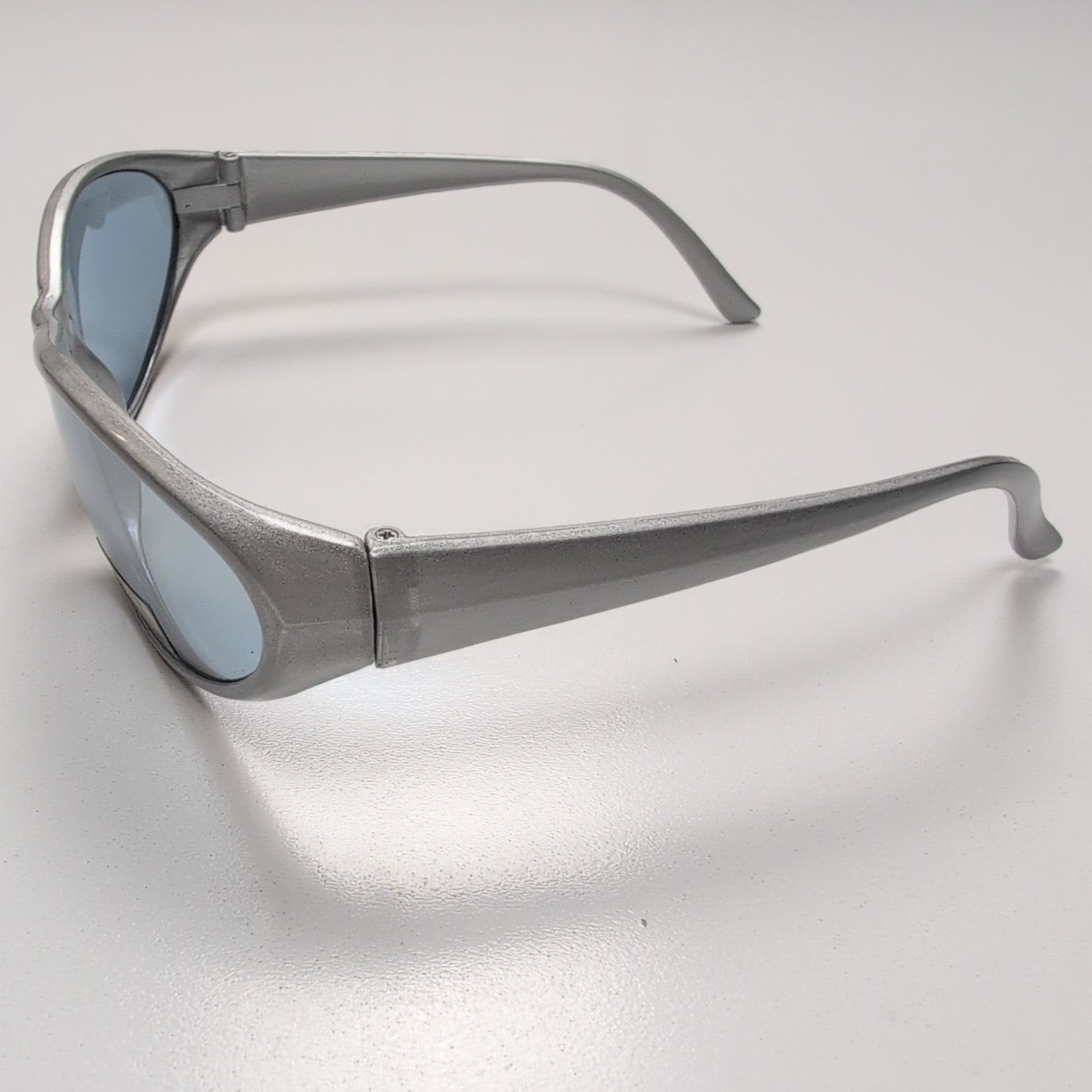 KAKIKO Lunettes de Soleil Ovales Gris Brillant Y2K Verres Légèrement Teintés