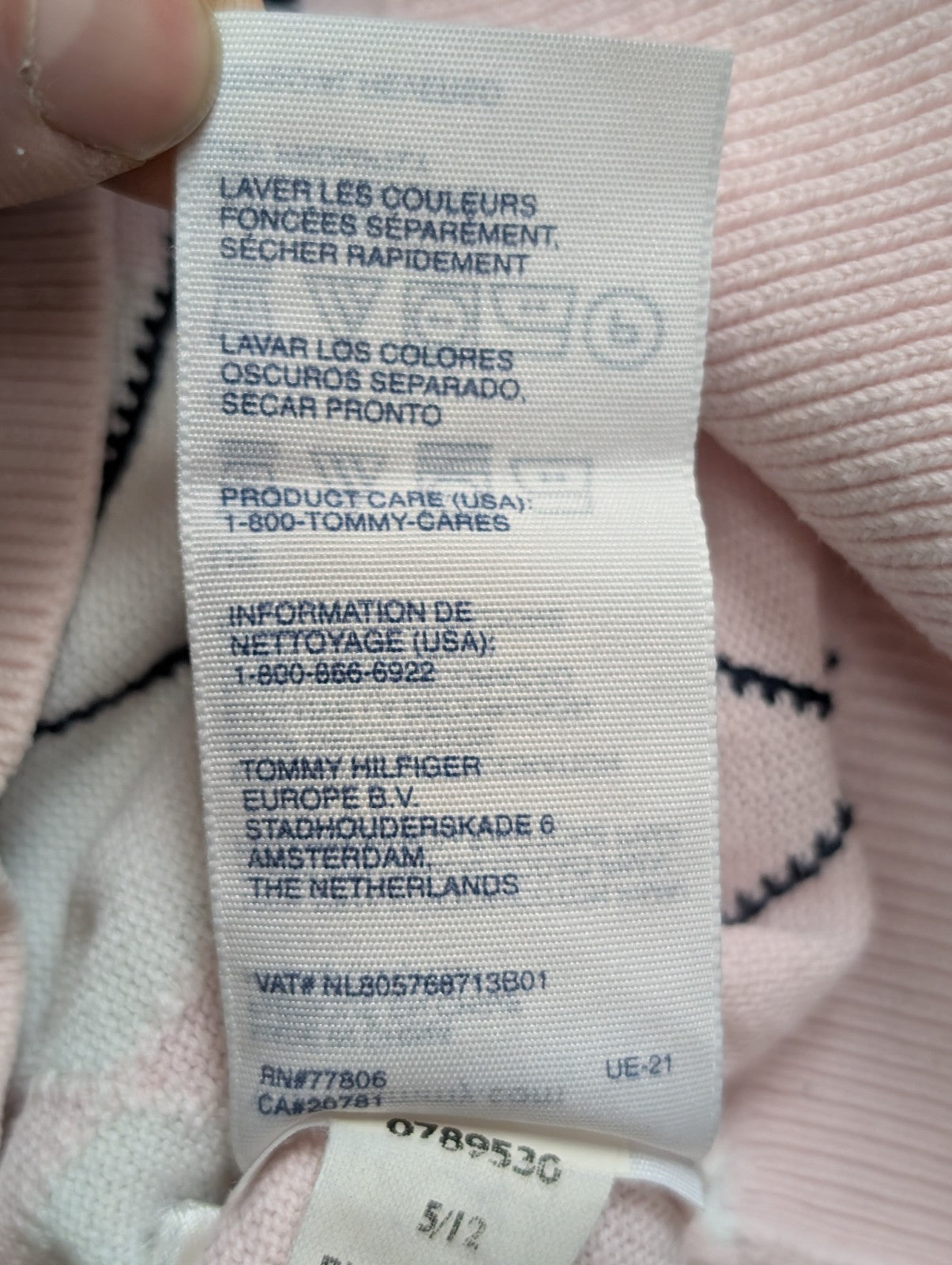 Pull Fin Tommy Hilfiger Femme Col V Rose Motif Losanges Coton Pima Taille M