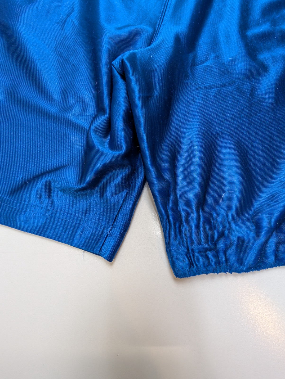 Short Sport Adidas Vintage Bleu Brillant Satiné Taille 14-16 ans