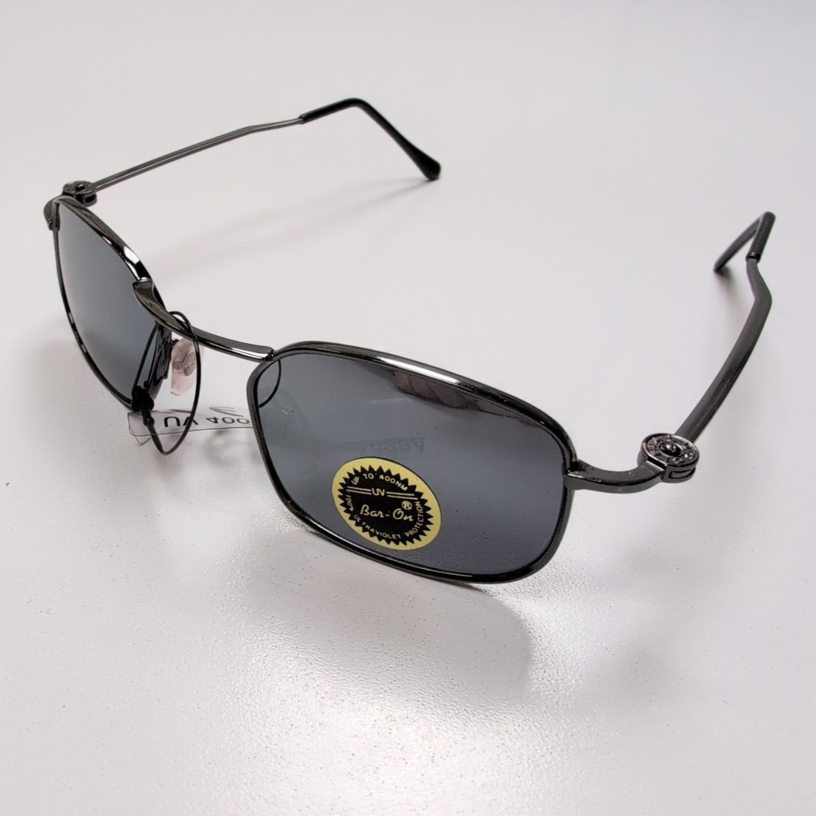 Lunettes de soleil Y2K Bar-On Futuriste Métal Chromé Gris Foncé Effet Miroir