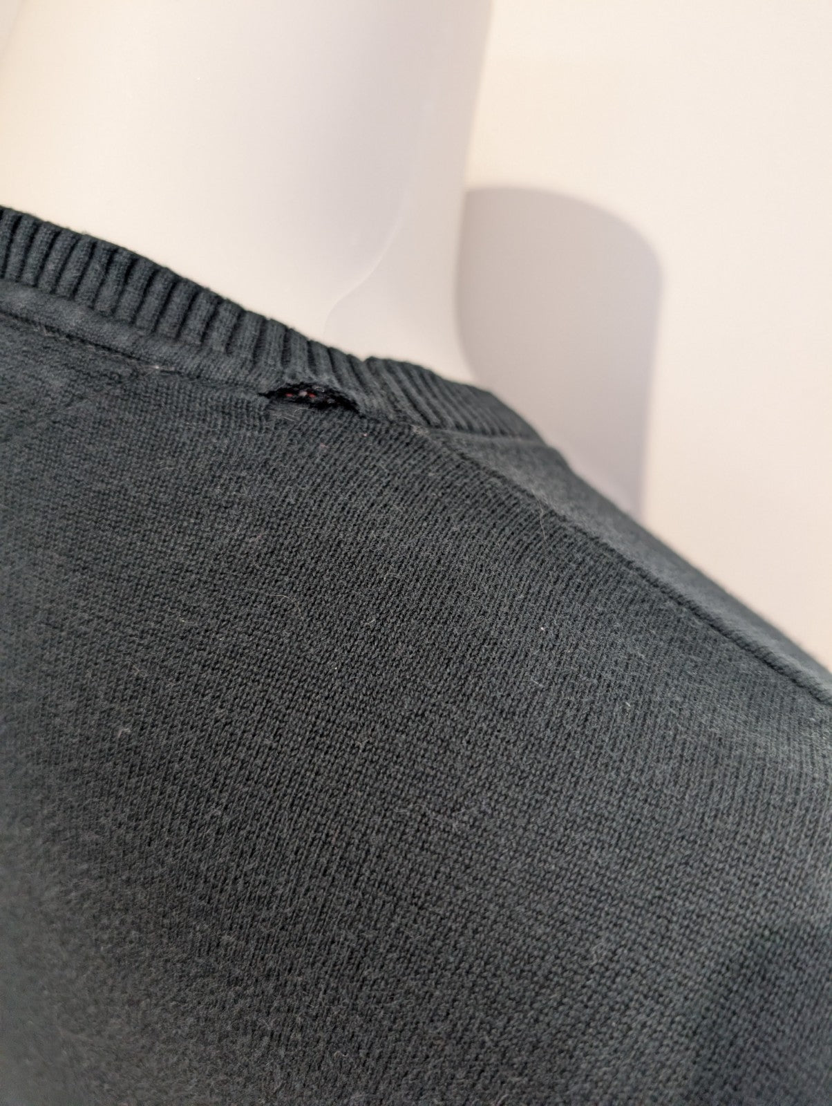 Pull Tommy Hilfiger Col V Noir Profond - Taille XL / 2XL