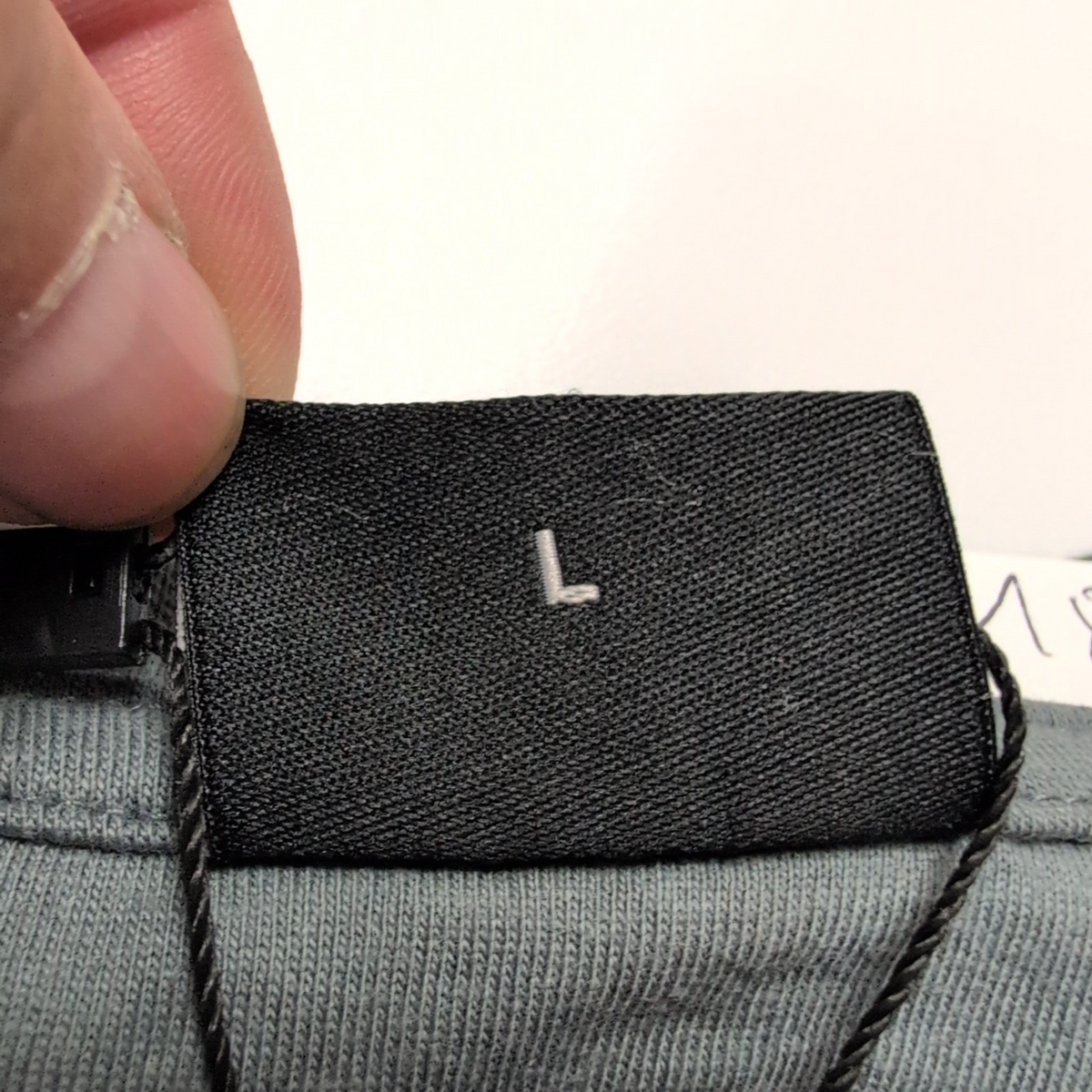 T-shirt VOI Jeans Co Taille L Gris Logo Brodé Doré 100% Coton Neuf Étiquette