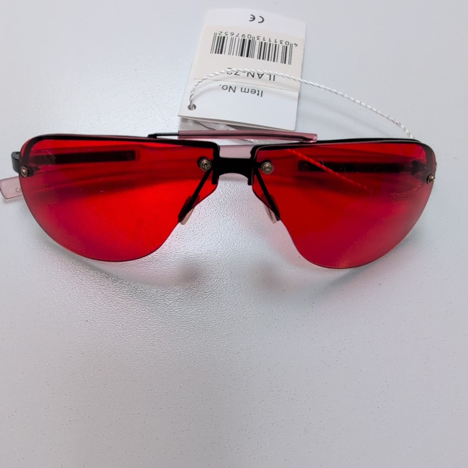 Lunettes de soleil teintées rouge style Y2K monture métal et branches PVC