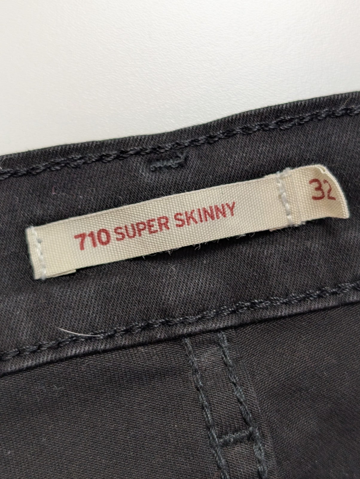 Jean Levi's 710 Femme Noir Super Skinny Ultra Stretch W32 L30 Intense