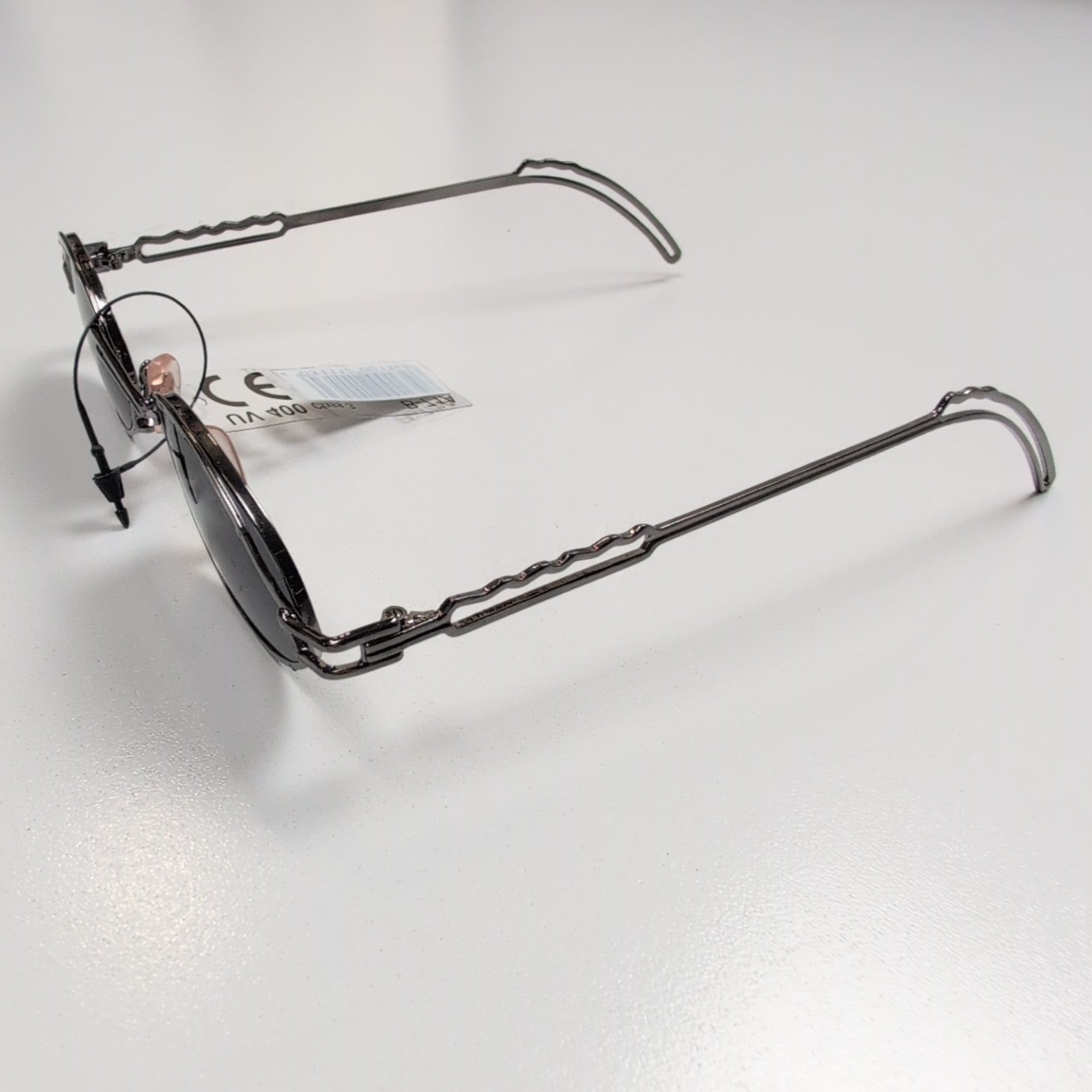 Lunettes de soleil Ovales Noires Y2K Branche Fine Métal UV400