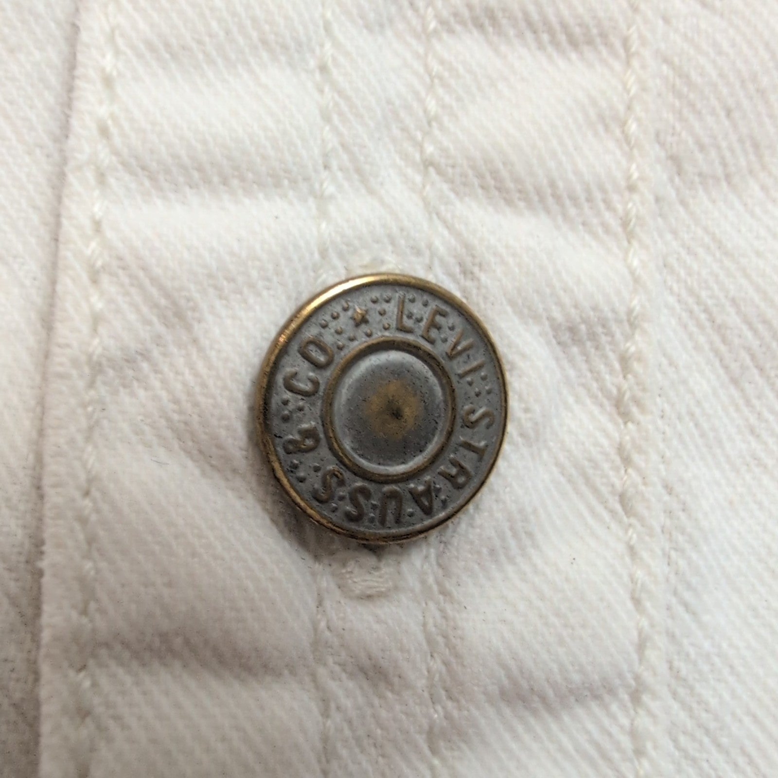 Chemise en Jean Levis Couleur blanc uni 100% coton taille XL Bouton en métal 2 p
