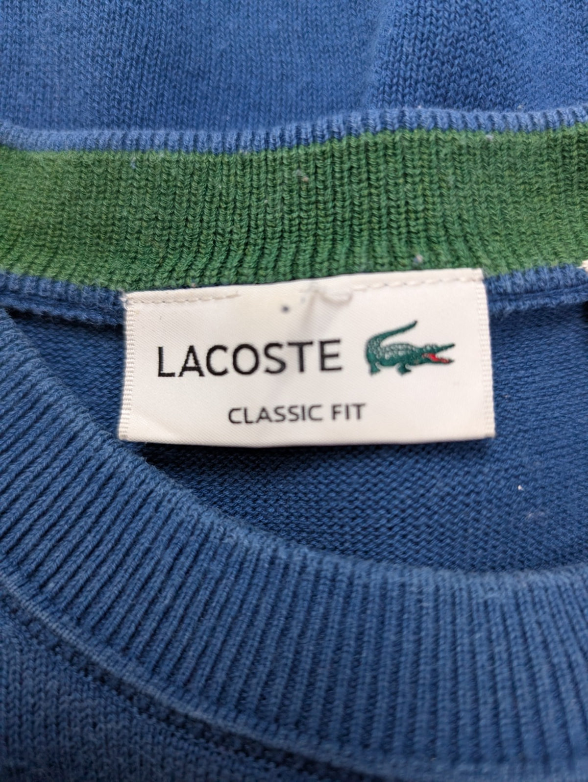 Pull Lacoste L bleu Classic Fit 100% coton col rond logo crocodile brodé