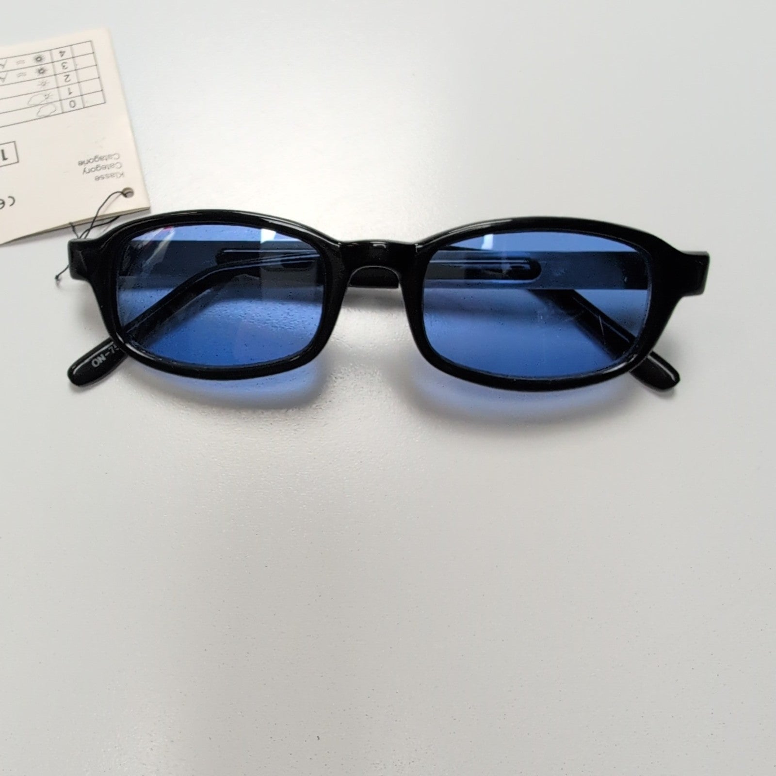 Lunettes de Soleil Rectangulaires Y2K Branches Larges Noir & Métal
